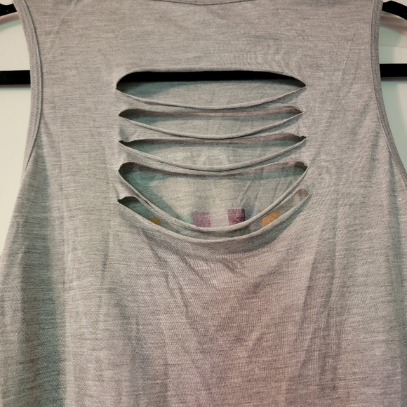 Peloton Back at It Slash Tank 🚲 Large - Picture 7 of 8